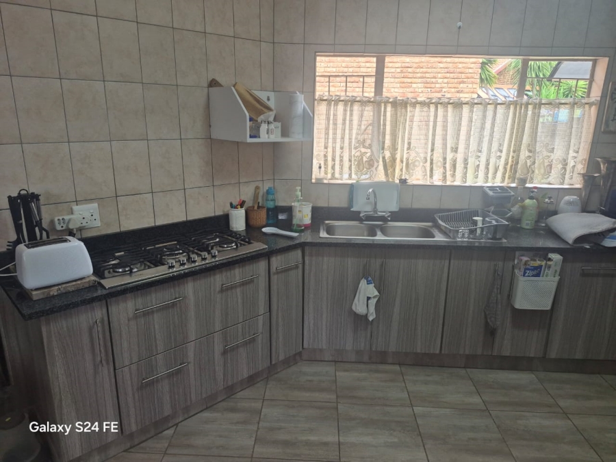 4 Bedroom Property for Sale in Geelhoutpark North West